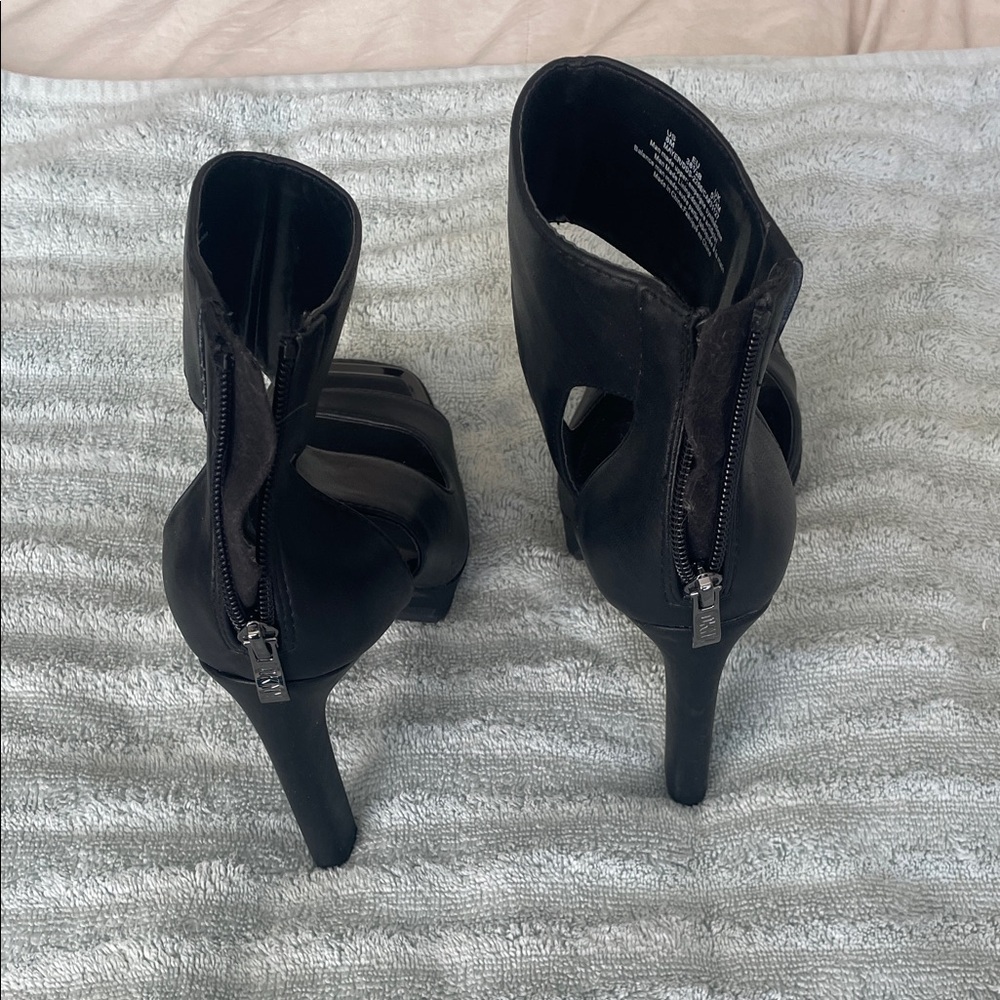 DKNY Elegant Black Heeled Sandals Worn still in good condition - Picture 4 of 7